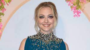 With lily james, amanda seyfried, meryl streep, cher. Amanda Seyfried Used Makeup To Complement An Eye Infection For Mamma Mia 2 Premiere Allure