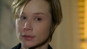 Lara sai em defesa de Donatela e bate de frente com Irene em 'A Favorita'