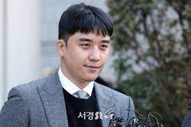 He speaks several languages including korean, english, japanese, mandarin and was learning cantonese prior to the burning sun scandal. Seungri To Possibly Delay Military Enlistment Allkpop
