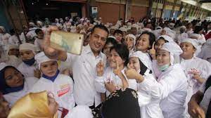 Tribun medan kanal medan terkini menyajikan berita seputar medan terkini. Kunjungan Ke Sentra Pembersih Sarang Burung Walet Ijeck Disambut Para Pekerja Tribun Medan