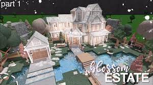 You will love building your project because it features a garden area, rich interior, and pool. Aesthetic Bloxburg House Simple Novocom Top