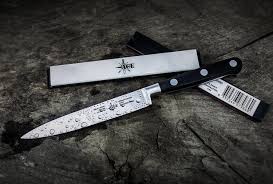 As a result the first time you use an electric sharpener they tend to remove a great deal of material from the blade. Kitcheniq Electric Knife Sharpener Review 2021
