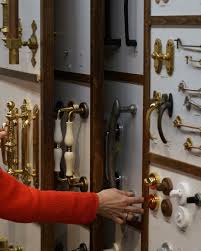 En Bolibar encontrarás pomos con acabados artesanales y tiradores de diseño que aportan carácter a cualquier espacio. Desde latón y madera hasta porcelana y acero, cada pieza está pensada para añadir un