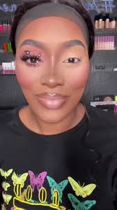 How freaking cute is this look matching my nails 😍 you can find the press 