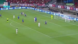 Aos 42 min do 1º tempo - defesa difícil de Ronaldo do Bahia contra o Flamengo