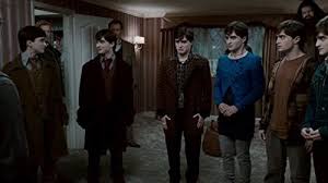 En la primera parte del desenlace de la serie de harry potter, harry deja hogwarts para destruir los horrocruxes restantes. Harry Potter And The Deathly Hallows Part 1 2010 Imdb