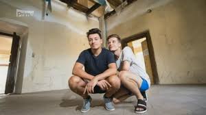 Od ledna 2014 do prosince 2017 byl ministrem obrany čr v sobotkově vládě. Matej Stropnicky A Herec Daniel Krejcik Si Poridili Zamek Kde A Za Kolik Top Star Prima