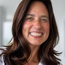 Angela Wendling's Instagram, Twitter & Facebook