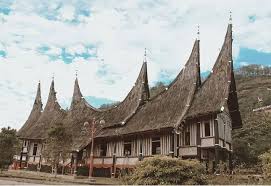 Rumah adat sumatera barat ini mempunyai tiang utama yang berjumlah 4 dari pohon juha. Kebudayaan Sumatera Barat Lengkap Beserta Gambar Dan Penjelasannya