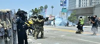 Tensión en Los Ángeles: Trump despliega la Guardia Nacional tras protestas migratorias - Imagen ilustrativa del artículo