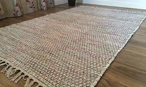 Harga karpet lantai meteran tentu berbeda, tergantung kualitas bahan dan motif yang ditawarkan. Jenis Jenis Karpet Lantai Yang Bisa Memperindah Ruanganmu
