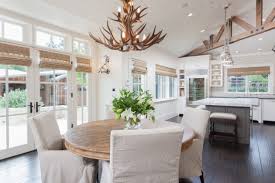 When it comes to lighting, dining room chandeliers can add elegance and class to your space. 15 Charming Dining Room Designs With Antler Chandeliers