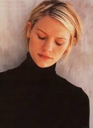 One can rock curls with long hair as well as with short hair. 20 Easy Short Straight Hairstyles