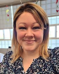 Julie Wiegand's Instagram, Twitter & Facebook