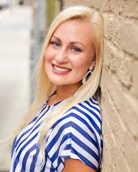 GET • TO • KNOW • ME!!! Hi :) My name is Bailey Reynolds and I'm a 23 year  old Licensed Esthetician. I am also the owner and creator of 'Skin By