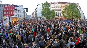 Kleines tänzchen nahe dem mariannenplatz foto: Diese Demos Und Feste Gibt Es In Berlin Am 1 Mai B Z Berlin