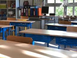 Les cours sont suspendus dans toutes les écoles primaires et secondaires des 4 commissions scolaires de la région aujourd'hui. Covid 19 Quatre Nouvelles Ecoles Fermees Dans L Academie De Creteil Actu Val De Marne