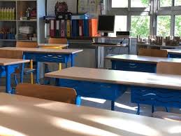 Dans le détail, 12 écoles (sur 50 100) sont actuellement fermées, ainsi que deux collèges (sur 7 200). Covid 19 Quatre Nouvelles Ecoles Fermees Dans L Academie De Creteil Actu Val De Marne