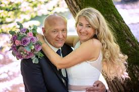 We did not find results for: Hochzeit Uber 50 Reife Braut Im Brautkleid Mit Spitzenapplikationen