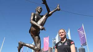 Tayla harris has been immortalised in bronze and controversy has again erupted, but does she deserve her own statue? Tayla Harris Statue Bronze Kick Iconic Image Online Trolls Social Media Critics Aflw Afl 2019