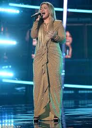 Invincible las vegas show is coming to the zappos theater in planet hollywood. Kelly Clarkson Switches Between Seven Dazzling Looks While Hosting The 2020 Billboard Music Awards Australiannewsreview