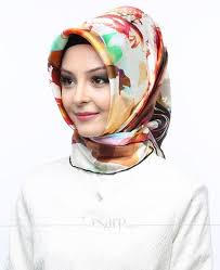 Aker Beyaz Siyah Renkli Cicek Desenli Ipek Esarp Esarp Com Guzel Turban Esarp Turban Tarzlari