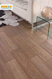 holzoptik fliesen im wohnzimmer bodenfliesen holzoptik holzfliesen gelbes wohnzimmer