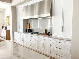 Decorators White By Benjamin Moore Slab Backsplash Is Mont Blanc Quartzite Classy And Timeless In 2020 Home Decor Kitchen Luxury Interior Design Florida Home