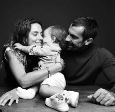 İbrahim çelikkol 14 şubat 1982 senesinde kocaeli i̇zmit'de hayata gözlerini açmış bir. Son Dakika Yakisikli Oyuncu Ibrahim Celikkol Un Esi Mihre Celikkol Hamile Mi Ibrahim Celikkol Ikinci Kez Baba Mi Oluyor Son Dakika Magazin Haberleri