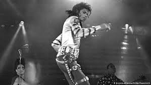 Thriller (video version) by michael jackson (a white convertible pulls up, deep in the woods, then suddenly stops. Vor Zehn Jahren Starb Michael Jackson Musik Dw 24 06 2019