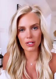 The Romantic Diamond Butterfly Pendant in Size 1