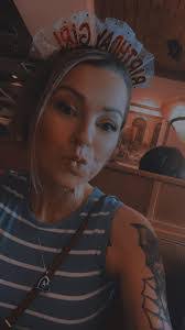 Amy Veach's Instagram, Twitter & Facebook