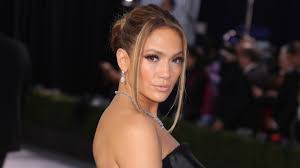 On the 6 / j. J Lo Took A Relatable Hair Selfie In The Bathtub And Fans Are Loving It See Photos Allure