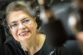 Irina margareta nistor poartă cerceluşi, rochii şi medalioane cu margarete! Irina Margareta Nistor DupÄƒ Retragerea Filmului Pe Aripile Vantului Este Inimaginabil Rfi Mobile