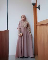 Baju bridesmaid ini disempurnakan lagi dengan pilihan warna tudung baby pink. Bridesmaid Hijab Syari Hijabfest