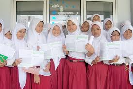 Banyak sekolah tk dan sd yang mengenalkan kegiatan menggambar sejak dini, terutama menggambar kartun. Anak Sd Aja Baca Gaulislam O Solihin