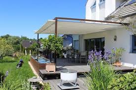 Gestaltungsideen für garten und terrasse. Gartenterrasse Mit Sonnensegel Wasserbecken Velusol
