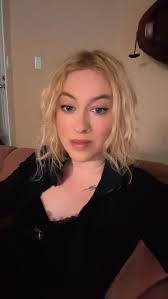 Just finished the next pair of limited edition Moodxotica Vans. 5/10.  #dawnfrasierartistofficial #tikifashion