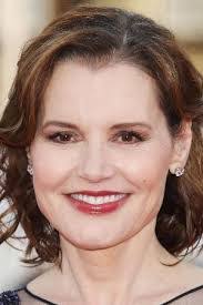 Elizabeth Storm's Instagram, Twitter & Facebook