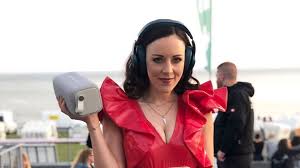 Schauspielerin und saengerin jasmin wagner will sich die influencerin vorknoepfen.titel: Mit 40 Jasmin Wagner Flasht Fans Mit Knackigem Bikini Body Promiflash De