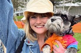 Elizabeth Dirks's Instagram, Twitter & Facebook