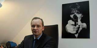 Ferdinand von schirach beschreibt in seinem neuen buch strafe zwölf schicksale. Von Schirachs Schuld Beide Waren Sofort Tot Taz De