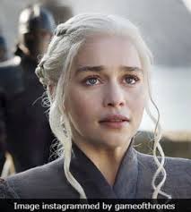 Emilia Clarke's Final Game Of Thrones Post Is Confusing. "Does Daenerys  Targaryen Die?" Fans Ask
