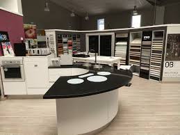 Personalizamos cada cocina, más de 25 años de experiencia nos avalan. 5 Motivos Para Visitar Una Exposicion De Cocinas Cocina Integral Verpal