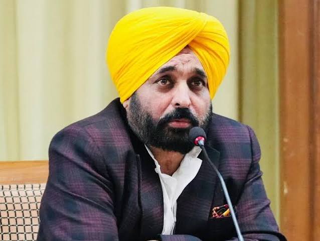 Punjab DA Hike CM Bhagwant Mann gift to employees on New Year 4 percent DA increase from 1 December 2023 | 7th Pay Commission: मान सरकार का नए साल पर पंजाब के कर्मचारियों को तोहफा, DA में 4 फीसदी की बढ़ोतरी