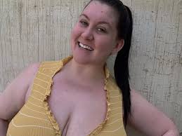 Curvy model sends fans wild by ditching bra and teasing its hot today -  Daily Star