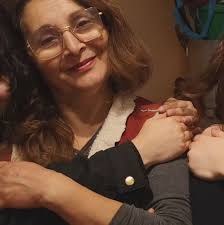 Me dijeron que una latina nunca llegaría lejos en Hollywood… y aquí estoy,  rompiendo récords en todo el mundo.” 🎬🔥 Crecí en un hogar humilde, con  raíces mexicanas y puertorriqueñas, donde el