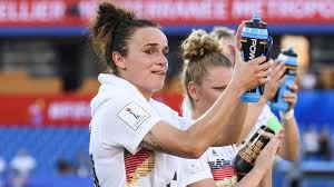 Einer der größten klublegenden ist überraschend verstorben. Fussball Wm Lina Magull Deutschland Ist Ja Allgemein Ein Kritisches Land