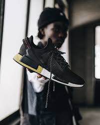 2020 adidas nmd r1 schwarz solar rot eg7953. Adidas Nmd R1 V2 Black Gold Grailify