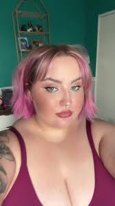 Compliment my new haircut. #haircut #fatgirlshorthair #shorthaironplussize  #lesbian #femme